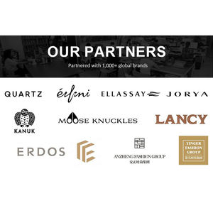 Chaqueta Acolchada de Plumas de Ganso Blanco Personalizada con Cremallera para Mujer y Cuello de Piel de Zorro, Abrigo Puffer Blanco para Mujer OEM - Product Image 5