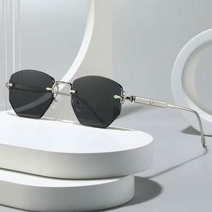 Lunettes de soleil rétro en alliage 2025 personnalisables avec logo, sans monture, polygone, UV400, pour hommes et femmes - Product Image 1