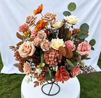 Boule de fleurs artificielle demi-sphère bordeaux et orange brûlé de 35 cm x 40 cm, centre de table de mariage, décoration florale d'automne