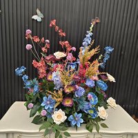 Nouvelle Composition Florale Personnalisable pour Centre de Table, 60 cm, Bleu Foncé, Violet Baies, Violet Vin Profond, Rose Vif, Fleurs Suspendues Colorées