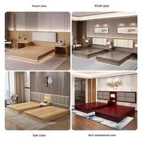 Ensemble de meubles de chambre à coucher : Lits jumeaux, lit plateforme en bois avec tête de lit capitonnée bleue et tables de chevet