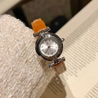 Montre-bracelet mini en argent pour femme, cadran soleil, montre de tous les jours pour femme, montre-bracelet à quartz polyvalente pour femme, bracelet en cuir confortable