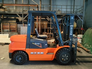 Chariot élévateur CPCD30 à châssis long pour une maniabilité optimale sur terrains accidentés - Product Image 2