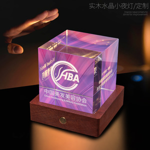 Lámpara de Noche con Forma de Trofeo de Cristal con Logotipo HBA, Hecha a Medida para la Asociación China de Peluquería y Belleza, para Exhibición de Premios - Product Image 4