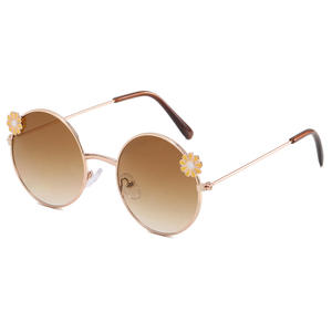 Nuovi <span class=keywords><strong>occhiali</strong></span> estivi per bambini tondi <span class=keywords><strong>occhiali</strong></span> <span class=keywords><strong>da</strong></span> sole per bambini in metallo dorato fiore ragazze <span class=keywords><strong>occhiali</strong></span> per bambini - Product Image 3