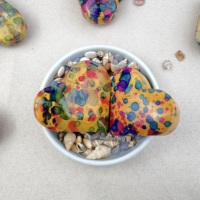Vente en gros de pierres de palmier en agate arc-en-ciel polies et colorées pour la décoration intérieure, collection de cadeaux en cristal