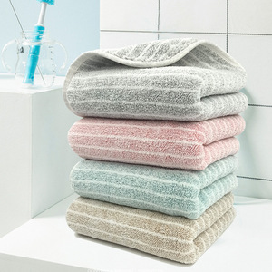 Toallas de coral con rayas de 35x75 cm, absorbentes y sin pelusas, para uso doméstico y hotelero. - Product Image 3