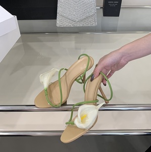 Sandales pour femmes à talons hauts, style sexy de vacances, à fleurs, à bride étroite, transparentes, à bout ouvert, fines, pour soirée - Product Image 4