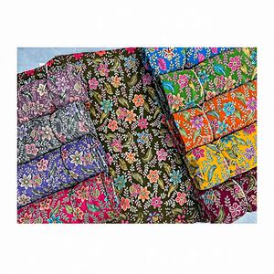 Tissu en crêpe naturel HONEY LACE de haute qualité, non tissé, tricoté chaîne, poids moyen, respirant, en polyester/nylon/métallique, à motifs floraux/perles - Product Image 1