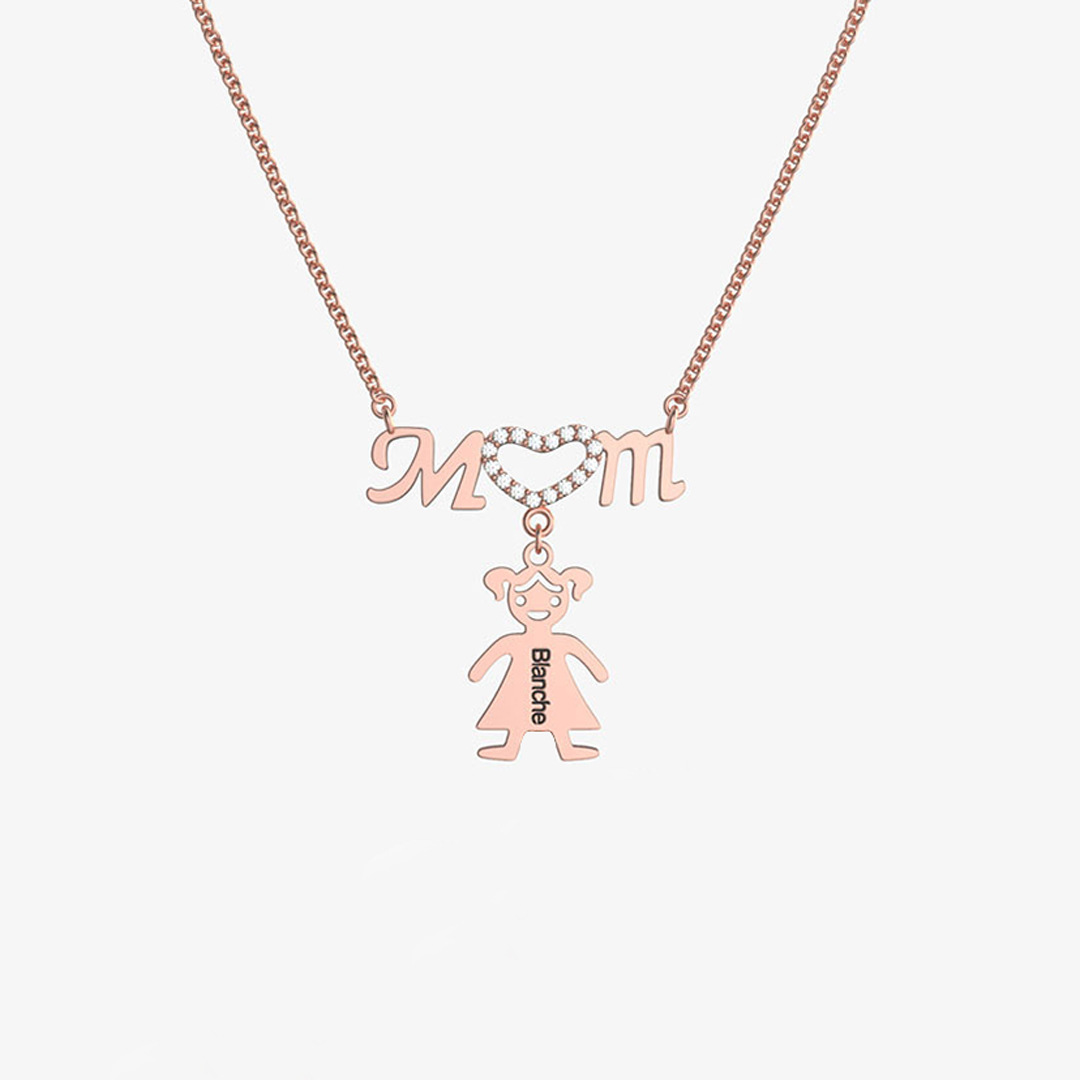 Un bambino con mamma oro rosa
