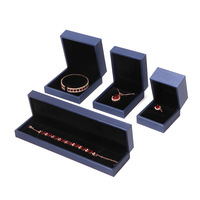 HUAYUE Boîtes d'emballage haut de gamme avec logo personnalisé pour bague en or et chaîne Boîte à bijoux magnétique en cuir PU luxueuse pour collier en velours