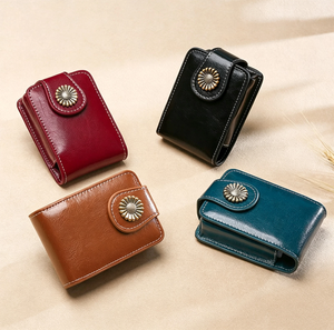 Cartera Pequeña Vintage de Cuero PU para Hombre con Cadena, Borla, Forro de Poliéster, Patrón de Hilo y Cierre de Cremallera con Broche - Product Image 1