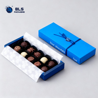 Boîtes en carton bleu recyclables avec pelliculage mat, imprimées sur mesure pour chocolats, idéales pour les événements et les magasins de luxe