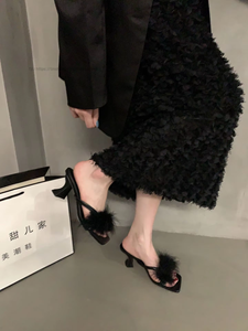 Nouvelles pantoufles à talons hauts pour femmes, pantoufles moelleuses antidérapantes, tongs à bout en acier, sandales de style féerique pour l'hiver - Product Image 5