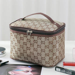 Sac cosmétique portable de grande capacité, résistant à l'eau, en toile brodée, fermeture éclair, vente en gros directe d'usine - Product Image 1