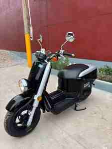 Un Scooter 125cc Elegante e Pratico per la Guida Urbana, con Funzionamento Agile e Semplice. - Product Image 6