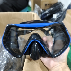 Masque de plongée en silicone transparent de haute qualité avec grande vision et tension réglable pour la natation et la plongée avec tuba - Product Image 2