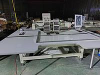 Machine à poinçonner et à coudre le cuir pour l'intérieur des voitures industrielles CNC, machine à broder et à coudre le cuir pour les garnitures en cuir