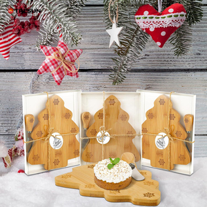 Tabla de cortar de bambú con diseño de árbol de Navidad, tabla decorativa tallada para servir, tabla de madera para queso y charcutería, para cortar alimentos. - Product Image 5