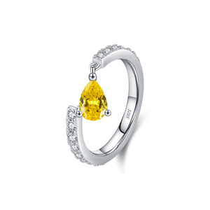 Anillo de Plata 925 con Topacio Amarillo Corte Pera y Banda de Diamantes Pavé, Anillo de Compromiso Clásico con Piedra Preciosa para Mujer - Product Image 1