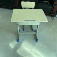 Ensemble de bureau et chaise d'école réglables, design moderne, pour salle de classe collaborative, idéal pour les activités scolaires