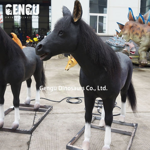 Handgefertigte Animatronische Modelle Lebensgroße Pferdestatuen aus Fiberglas zum Verkauf - Product Image 5