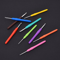 Ensemble d'aiguilles à crochet en plastique écologiques de 2,0 mm, tricotées à la main, avec poignée douce arc-en-ciel et design rond simple, pour fil à crocheter