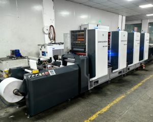 Máy in logo Áp phích cuốn sách máy in quay Máy in nhãn UV CuộN để cuộn máy in với flexo UV véc ni đơn vị - Product Image 3