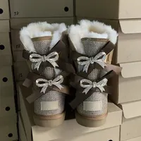 Sepatu Bot Kulit Domba dengan Pita, Boot Mode Musim Dingin Hangat Dalam Ruangan Bulu Domba Salju Berjajar Berlian Imitasi