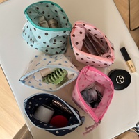 Kantong Penyimpanan Kecil Bermotif Polka Dot Tipis, Tas Kosmetik Berlapis Ganda dengan Pola Sama, Tas Rias Portabel untuk Penggunaan Sehari-hari.