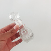 Cadeau personnalisé pour faveurs de mariage Mini bouteille de parfum d'alcool Vide 50ml Petite bouteille de vin en verre fantaisie Carafe avec couvercle en verre Vente en gros