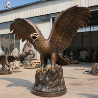 Statue d'aigle en bronze, sculpture artisanale en métal, taille réelle, décoration d'oiseau faite sur mesure pour villa, hall d'hôtel, entrée de jardin