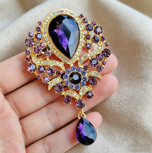 Broche de Flor con Cristales de Estrás en Forma de Pera, Colgante de Aleación Chapado en Oro, Joyería de Lujo para Mujer, Regalo de Boda o Compromiso - Product Image 4
