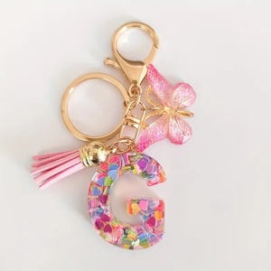 A-Z alfabet Resin kupu-kupu lucu gantungan kunci huruf inisial gantungan kunci tas ransel jimat Earbud Aksesori penutup LWD - Product Image 5