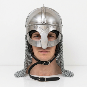 Casco Vikingo Clásico de Metal Vintage con Protector de Cuello de Malla, Armadura Hecha a Mano, Artefacto Coleccionable para Graduación y Año Nuevo - Product Image 1
