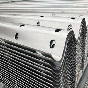 Birinci Sınıf Karayolu Güvenlik Bariyeri Çelik Oluklu Çarpışma Önleyici Çift Dalgalı Toz Boyalı Korkuluk - Product Image 4