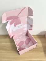 Boîte d'expédition réutilisable haut de gamme en carton kraft recyclé écologique avec logo personnalisé, fermeture magnétique, design gaufré et éponge