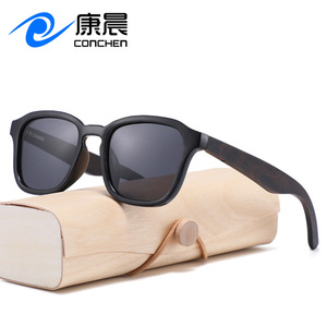 Gafas de Sol de Madera para Mujer Conchen, Montura Negra, Lentes Azules, Protección UV400, Polarizadas, para Pesca, Conducción y Actividades al Aire Libre - Product Image 3