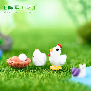 Micro-paysage écologique en bouteille avec mousse et succulentes, petit objet décoratif en résine DIY avec un coq blanc simulé - Product Image 3