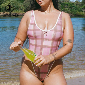 Maillot de bain une pièce de luxe à coupe haute à carreaux style plage en nylon recyclé, conçu par le fabricant - Product Image 1