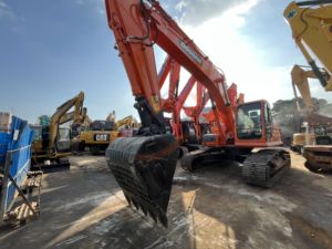 รถขุด Doosan DX300LC ขนาด 30 ตัน มือสอง สภาพมอเตอร์ใหม่ 90% ชั่วโมงการใช้งานต่ำ มีสินค้าพร้อมขาย - Product Image 2