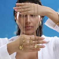 MYNECK EU US UK PROMOTION EXCEPTIONNELLE Collier Chapelet Catholique en Acier Inoxydable Plaqué Or PVD 18 carats, Anti-ternissement, avec Pendentif Coquillage Euraméricain