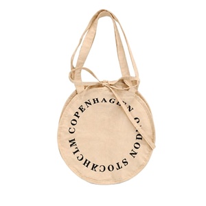 Bolsa de Lona Redonda Beige con Cordón, Estampado Copenhague Estocolmo, Bolsa de Hombro de Algodón para Compras, Viajes, Uso Diario, Logotipo Personalizado - Product Image 1