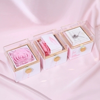 Boîte à bijoux carrée en fleurs séchées et roses de savon faites à la main avec acrylique marbré bicolore, élégante et durable, 3-5 ans
