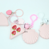 Tubes de brillant à lèvres vides multicolores avec logo personnalisé, petits contenants d'huile à lèvres avec porte-clés pendentif mignon, fournisseur d'emballages de brillant à lèvres