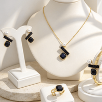 Ensemble de bijoux élégant pour femme, 4 pièces, motif géométrique courbé, ton or et argent, comprenant collier, boucles d'oreilles, bague et bracelet