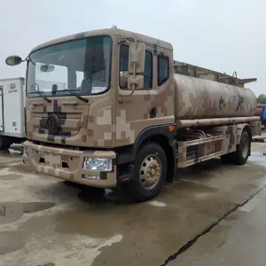 새로운 dongfeng 4*2 8000L/10000L 가연성 연료 오일 탱크 트럭 가솔린 및 디젤 운송 트럭