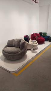 كرسي استرخاء إيطالي بتصميم بسيط لعام 2026، كرسي فردي من القماش المخملي مع طاولة جانبية، كرسي عصري دوار للشرفة - Product Image 3