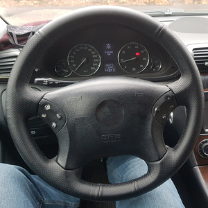 ปลอกหุ้มพวงมาลัยรถยนต์หนังไมโครไฟเบอร์สไตล์สปอร์ตเย็บมือ ใช้ได้กับรถยนต์เมอร์เซเดส-เบนซ์ W203 ซี-คลาส ปี 2001-2007 - Product Image 2