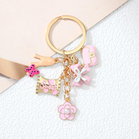 Porte-clés en métal émaillé rose, breloques multiples, pendentif cœur, cadeau pour la Saint-Valentin et la fête des mères